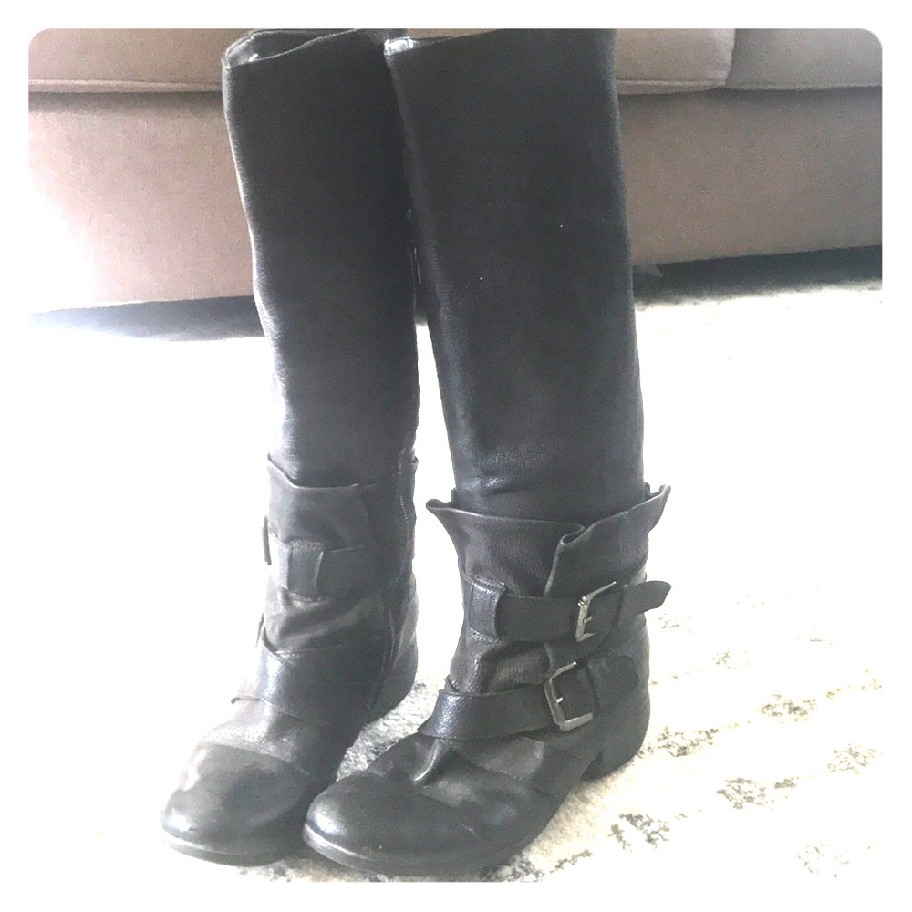 Black knee boots